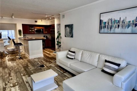 Condo in Hallandale Beach, Florida, 2 bedrooms  № 1728425 - photo 21