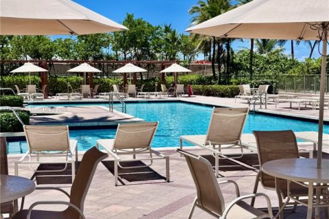 Condo in Hallandale Beach, Florida, 2 bedrooms  № 1728425 - photo 13