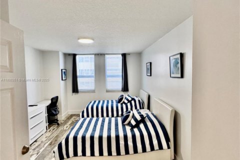 Condo in Hallandale Beach, Florida, 2 bedrooms  № 1728425 - photo 23