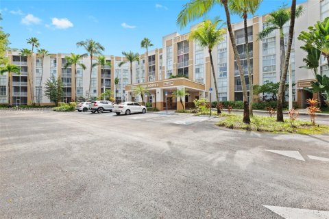 Condominio en venta en Doral, Florida, 3 dormitorios, 114.27 m2 № 1977865 - foto 2