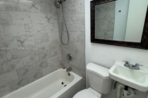 Copropriété à louer à Hialeah, Floride: 1 chambre, 35.49 m2 № 2076247 - photo 9