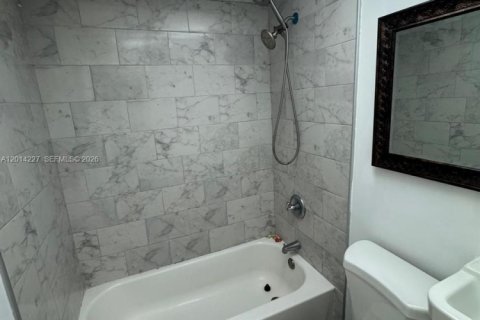 Copropriété à louer à Hialeah, Floride: 1 chambre, 35.49 m2 № 2076247 - photo 6