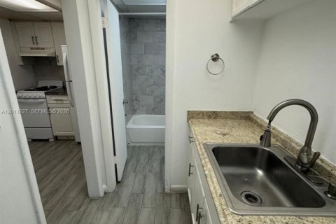 Copropriété à louer à Hialeah, Floride: 1 chambre, 35.49 m2 № 2076247 - photo 2