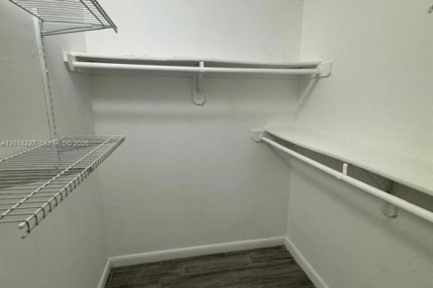 Copropriété à louer à Hialeah, Floride: 1 chambre, 35.49 m2 № 2076247 - photo 4
