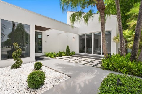 Casa en Miami, Florida 5 dormitorios, 484.76 m2 № 2186198