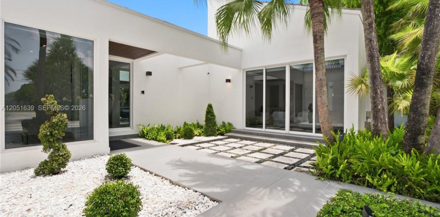 Casa en Miami, Florida 5 dormitorios, 484.76 m2 № 2186198