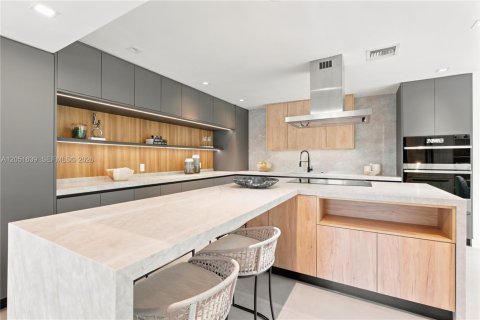 Casa en venta en Miami, Florida, 5 dormitorios, 484.76 m2 № 2186198 - foto 12