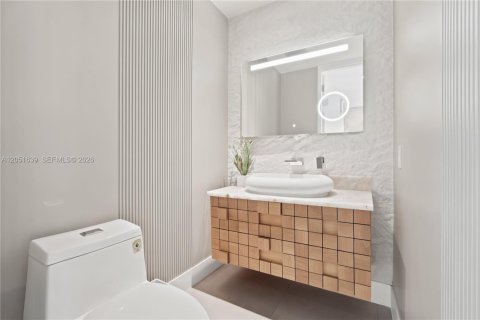 Casa en venta en Miami, Florida, 5 dormitorios, 484.76 m2 № 2186198 - foto 20