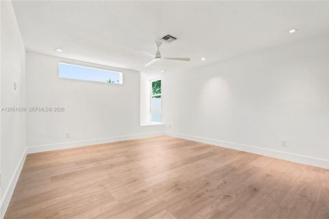 Casa en venta en Miami, Florida, 5 dormitorios, 484.76 m2 № 2186198 - foto 25