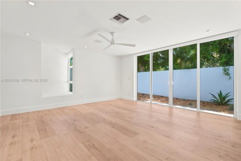 Casa en venta en Miami, Florida, 5 dormitorios, 484.76 m2 № 2186198 - foto 24