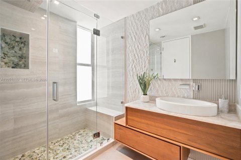 Casa en venta en Miami, Florida, 5 dormitorios, 484.76 m2 № 2186198 - foto 27