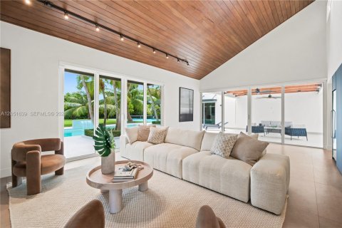 Casa en venta en Miami, Florida, 5 dormitorios, 484.76 m2 № 2186198 - foto 14