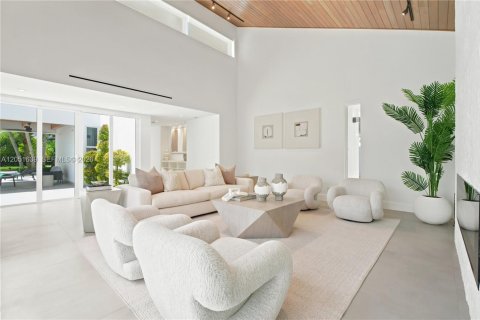 Casa en venta en Miami, Florida, 5 dormitorios, 484.76 m2 № 2186198 - foto 17