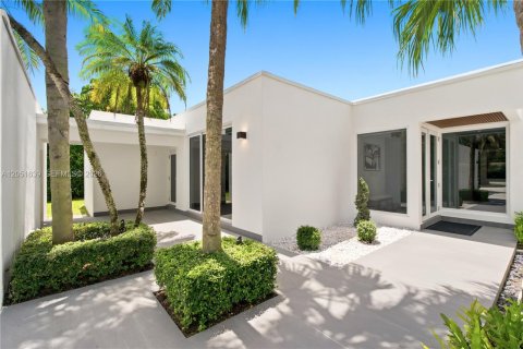 Casa en venta en Miami, Florida, 5 dormitorios, 484.76 m2 № 2186198 - foto 3