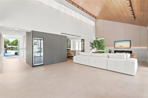 Casa en venta en Miami, Florida, 5 dormitorios, 484.76 m2 № 2186198 - foto 16