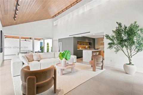 Casa en venta en Miami, Florida, 5 dormitorios, 484.76 m2 № 2186198 - foto 13