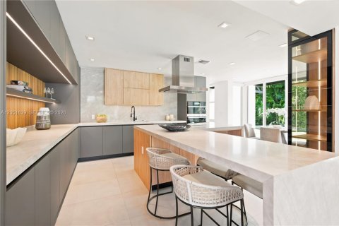 Casa en venta en Miami, Florida, 5 dormitorios, 484.76 m2 № 2186198 - foto 11