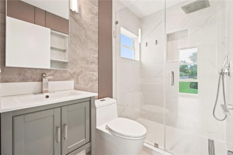 Casa en venta en Miami, Florida, 5 dormitorios, 484.76 m2 № 2186198 - foto 23