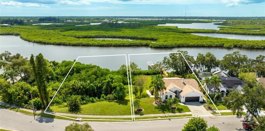 House in Bradenton, Florida 3 bedrooms, 153.1 sq.m. № 2236182