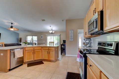 House in Deltona, Florida 3 bedrooms, 186.36 sq.m. № 1898470 - photo 13