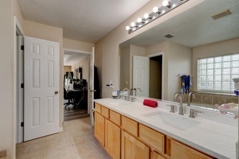 House in Deltona, Florida 3 bedrooms, 186.36 sq.m. № 1898470 - photo 19