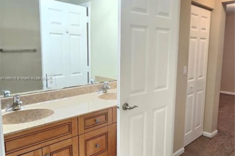 Townhouse in Riviera Beach, Florida 3 bedrooms, 128.11 sq.m. № 1896623 - photo 25