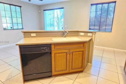 Townhouse in Riviera Beach, Florida 3 bedrooms, 128.11 sq.m. № 1896623 - photo 4