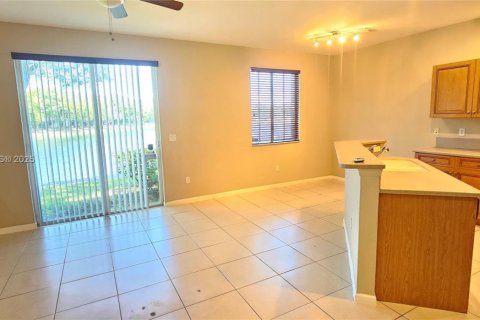 Townhouse in Riviera Beach, Florida 3 bedrooms, 128.11 sq.m. № 1896623 - photo 1