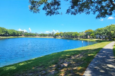 Townhouse in Riviera Beach, Florida 3 bedrooms, 128.11 sq.m. № 1896623 - photo 12