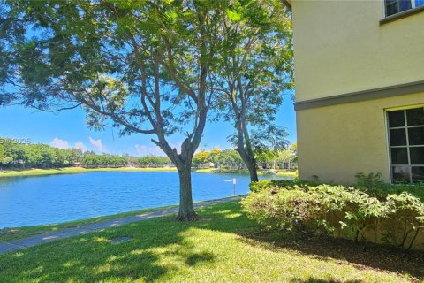 Townhouse in Riviera Beach, Florida 3 bedrooms, 128.11 sq.m. № 1896623 - photo 2