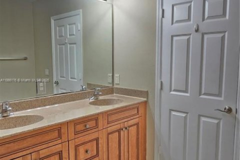 Townhouse in Riviera Beach, Florida 3 bedrooms, 128.11 sq.m. № 1896623 - photo 24