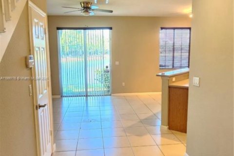Townhouse in Riviera Beach, Florida 3 bedrooms, 128.11 sq.m. № 1896623 - photo 29