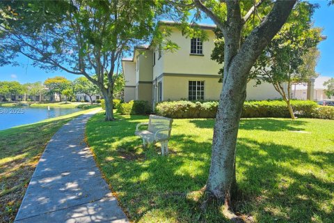 Townhouse in Riviera Beach, Florida 3 bedrooms, 128.11 sq.m. № 1896623 - photo 8