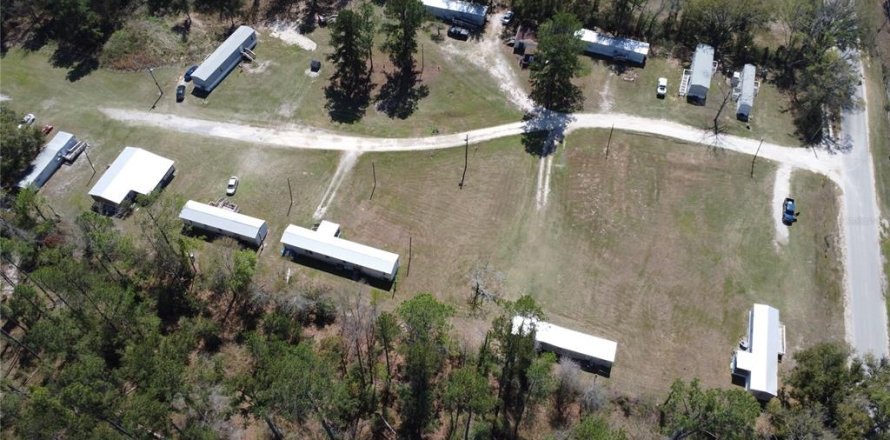 Commercial property in Live Oak, Florida 982.35 sq.m. № 2214388