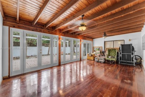 Купить виллу или дом в Саут-Майами, Флорида 5 спален, 281.12м2, № 2024471 - фото 13