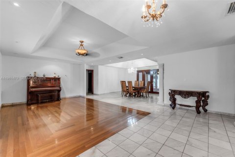 Купить виллу или дом в Саут-Майами, Флорида 5 спален, 281.12м2, № 2024471 - фото 6