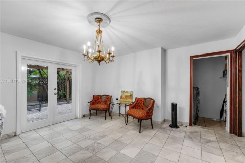 Купить виллу или дом в Саут-Майами, Флорида 5 спален, 281.12м2, № 2024471 - фото 15