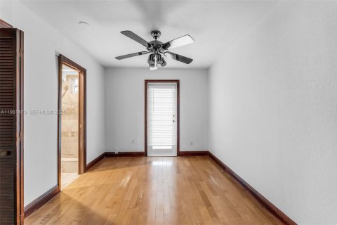 Купить виллу или дом в Саут-Майами, Флорида 5 спален, 281.12м2, № 2024471 - фото 23