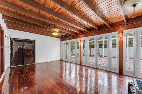 Купить виллу или дом в Саут-Майами, Флорида 5 спален, 281.12м2, № 2024471 - фото 12