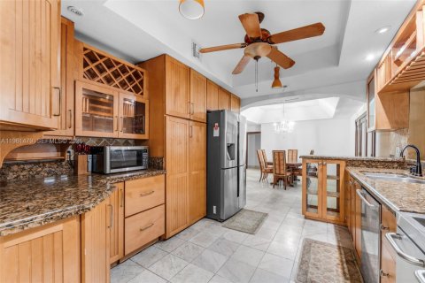 Купить виллу или дом в Саут-Майами, Флорида 5 спален, 281.12м2, № 2024471 - фото 11