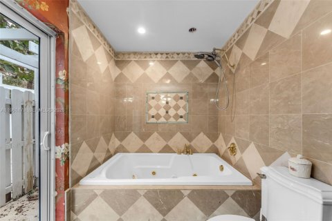 Купить виллу или дом в Саут-Майами, Флорида 5 спален, 281.12м2, № 2024471 - фото 20