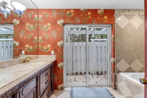 Купить виллу или дом в Саут-Майами, Флорида 5 спален, 281.12м2, № 2024471 - фото 19