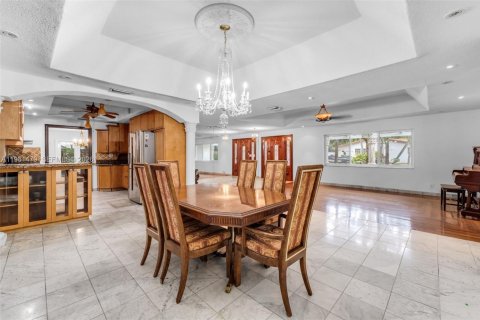 Купить виллу или дом в Саут-Майами, Флорида 5 спален, 281.12м2, № 2024471 - фото 7