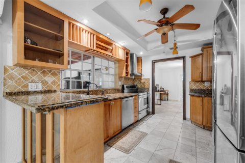 Купить виллу или дом в Саут-Майами, Флорида 5 спален, 281.12м2, № 2024471 - фото 8