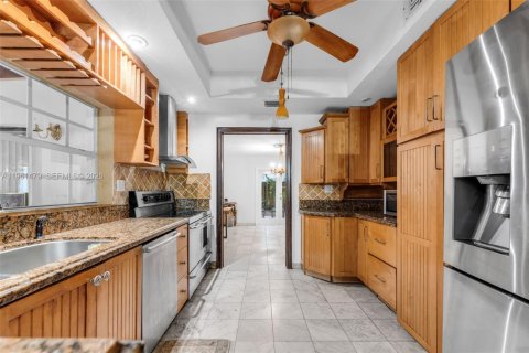 Купить виллу или дом в Саут-Майами, Флорида 5 спален, 281.12м2, № 2024471 - фото 9
