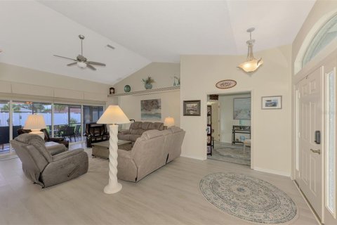 Villa ou maison à vendre à North Port, Floride: 2 chambres, 185.25 m2 № 1902241 - photo 10