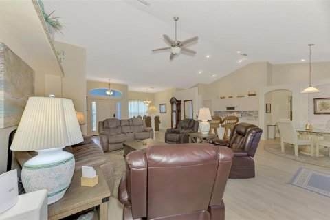Villa ou maison à vendre à North Port, Floride: 2 chambres, 185.25 m2 № 1902241 - photo 13
