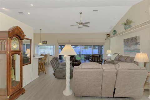 Villa ou maison à vendre à North Port, Floride: 2 chambres, 185.25 m2 № 1902241 - photo 9