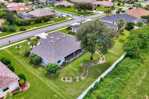 Villa ou maison à vendre à North Port, Floride: 2 chambres, 185.25 m2 № 1902241 - photo 2