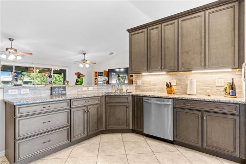 House in Okeechobee, Florida 3 bedrooms, 185.43 sq.m. № 2082020 - photo 18